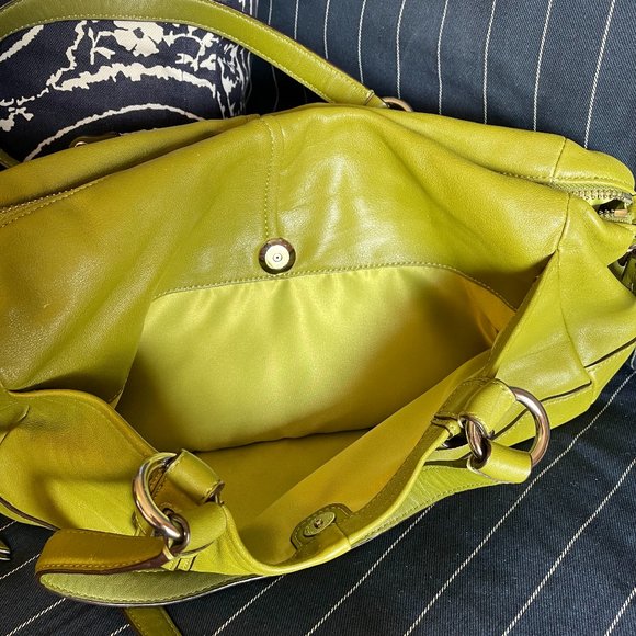 Coach - Green Leather Chelsea Reese Convertible Bag - Picture 9 of 14